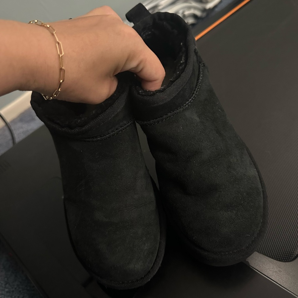 UGGS ultra short